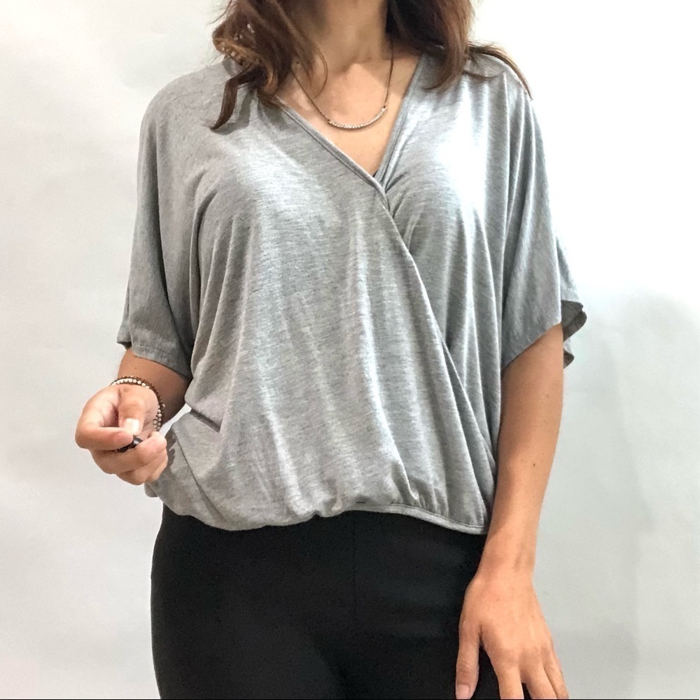 Forever‎ 21 Women's Top Blouse V-Neck Semi Bat Sleeves Size Small